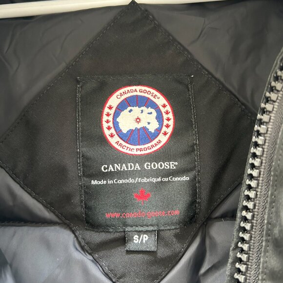 Chilliwack Bomber 2015 lightly used, fur hood (S) - Picture 6 of 7